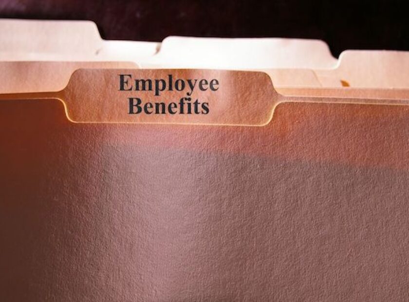 13746776 - folders with employee benefits text